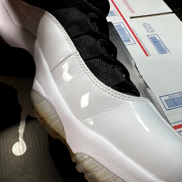 Air Jordan 11 Low - TUXEDO - Men\'s Size 8 - Retro MINT CONDITION! main image 4